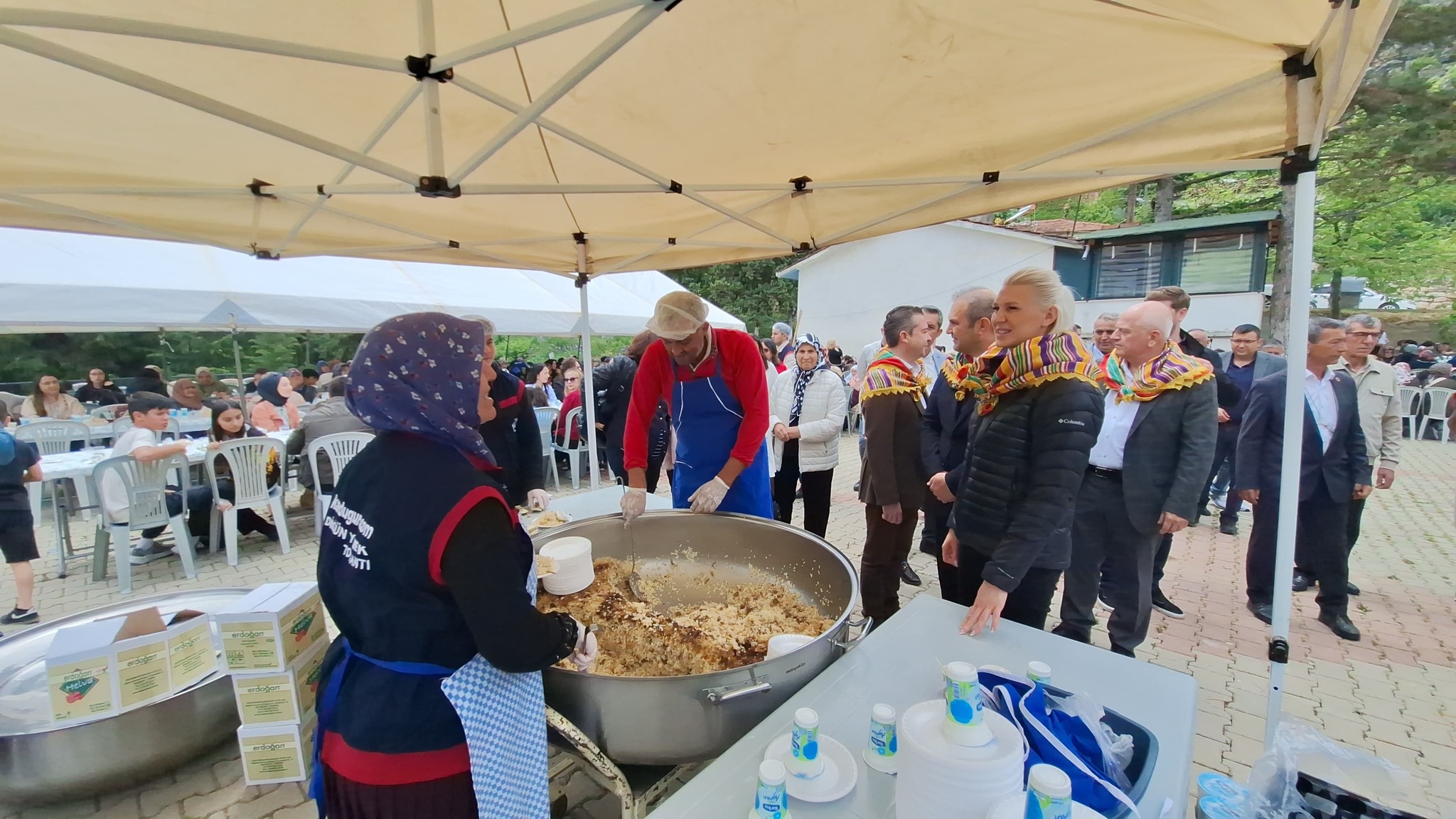 Sarmaşık Köyü'nde Hıdırellez Coşkusu ve Anneler Günü Sevinci Bir Arada Yaşandı